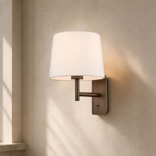 Applique Christie in bronzo spazzolato in ambiente Vireluno