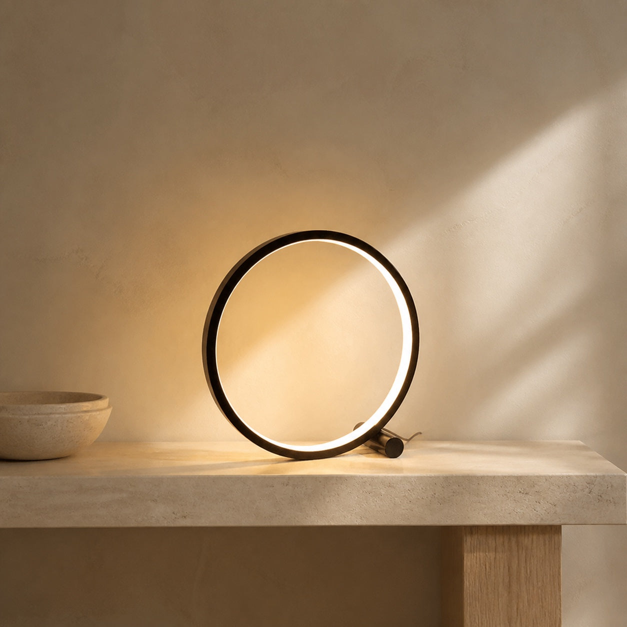 Lampada da tavolo LightCircle LED in ambiente Vireluno