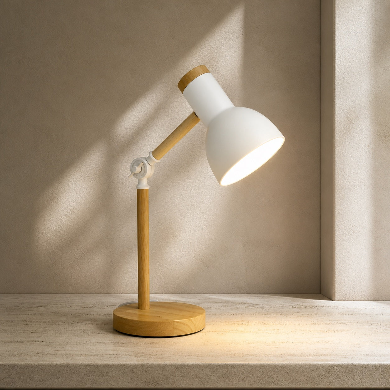 Lampada da tavolo Scandi bianca in ambiente Vireluno