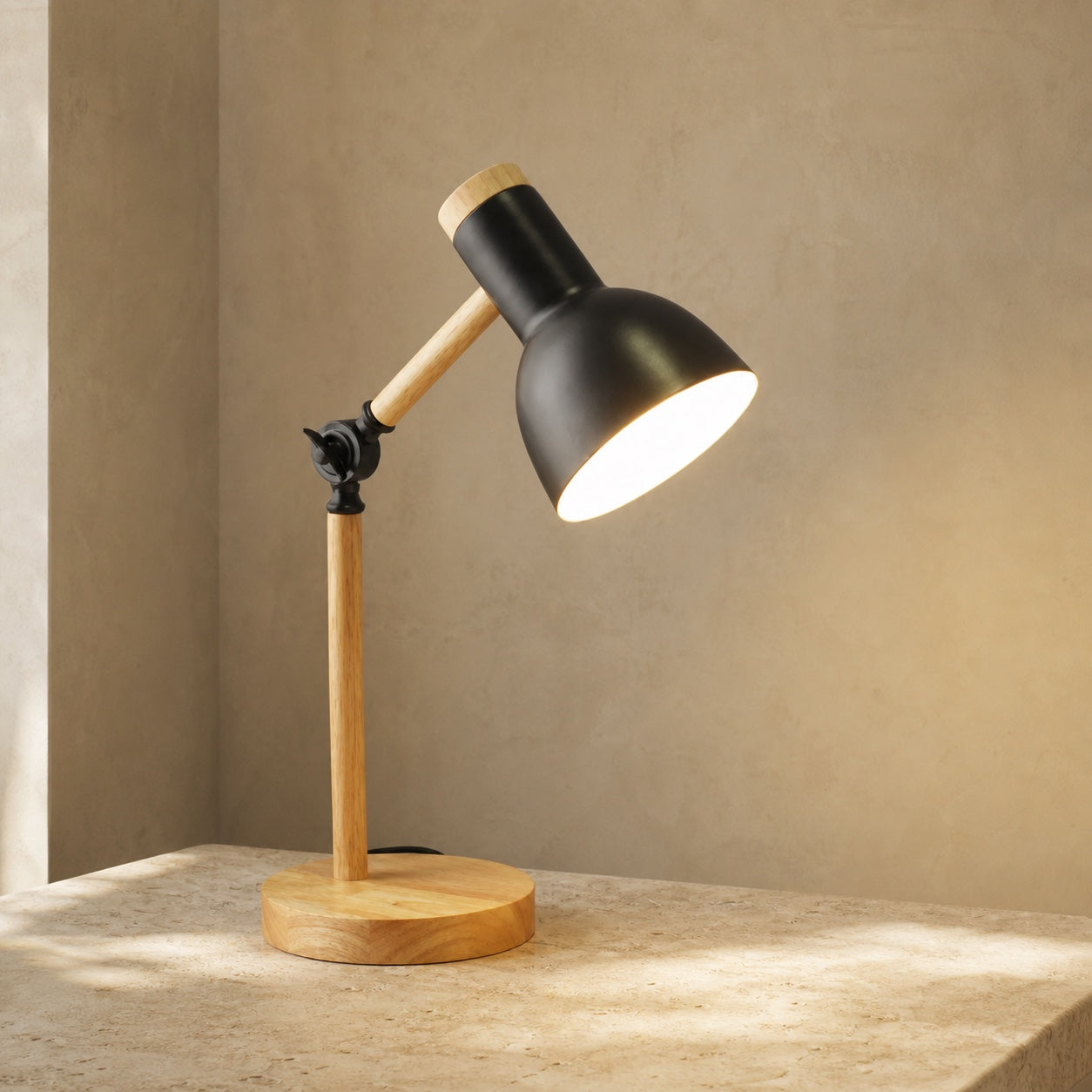 Lampada da tavolo Scandi nera in ambiente Vireluno