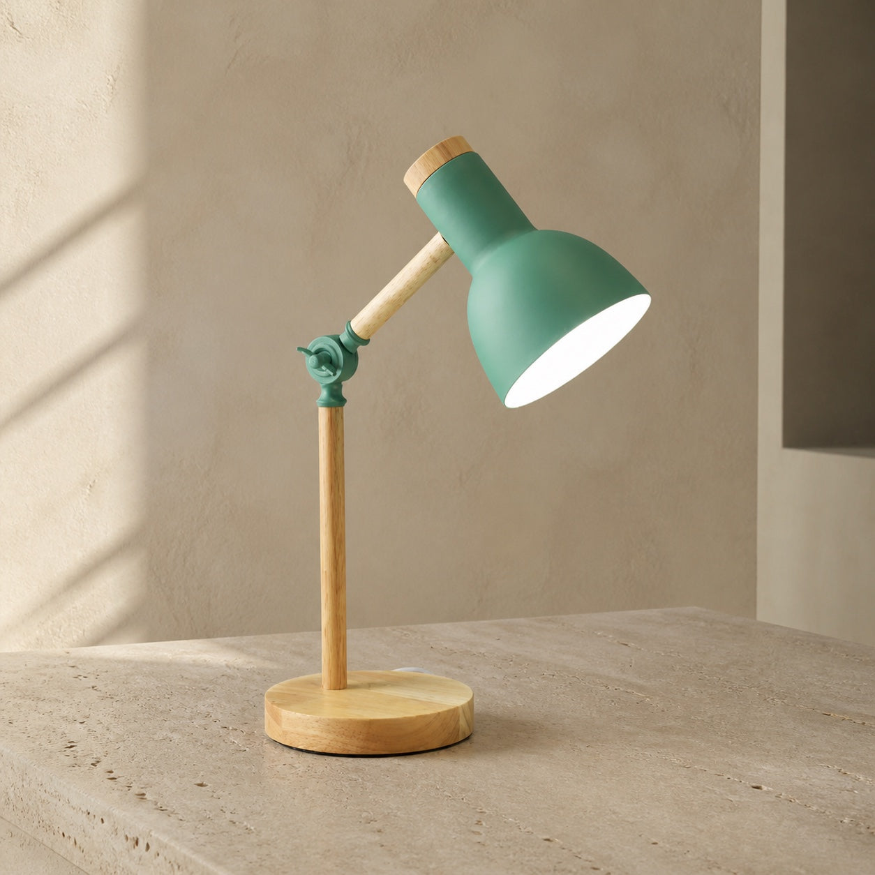 Lampada da tavolo Scandi verde in ambiente Vireluno